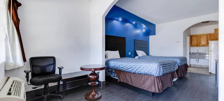 Capital O Deluxe Inn Channelview Houston I-10图片