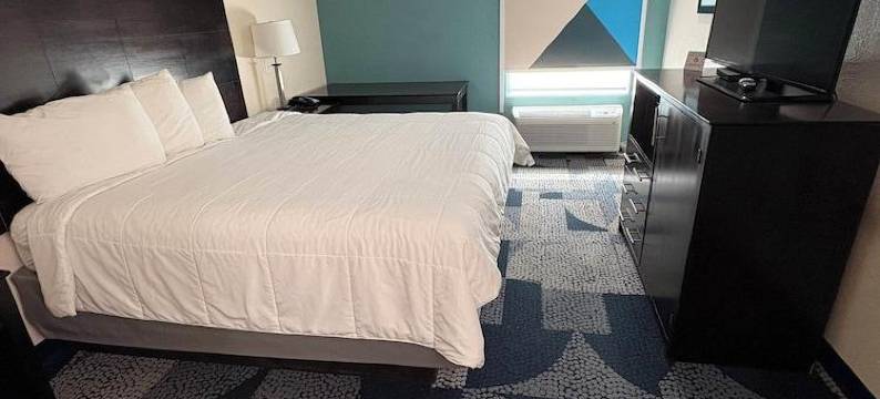 呗盟艾奥瓦莱克查尔斯酒店(Baymont by Wyndham Iowa Lake Charles)图片