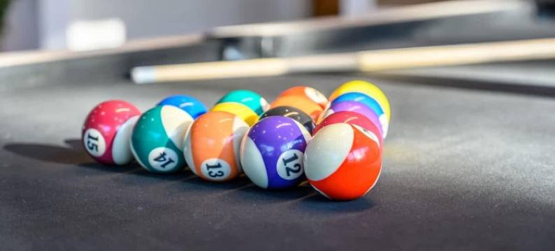 坐下来家庭度假屋 扑克 飞镖 台球(Sit n Go Family Retreat Poker Darts Billiards)图片