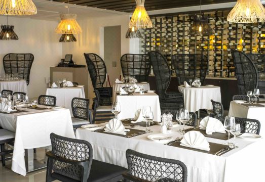 Taumeasina Island Resort Hotel Overview