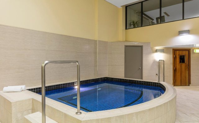 Meriton Suites Pitt Street Hotel Overview