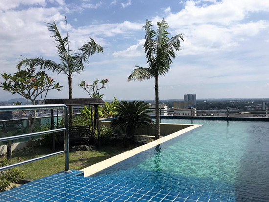 近打河畔酒店与公寓