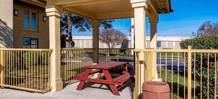 拉昆塔温德姆酒店由温汉姆IH-10西部圣安东尼奥TX(La Quinta Inn by Wyndham IH-10 West San Antonio TX)图片