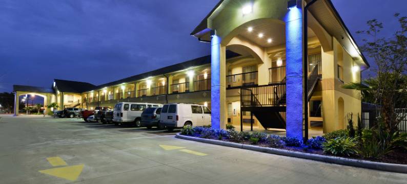 查尔斯湖I-210出口11美洲最佳价值套房酒店(Americas Best Value Inn Lake Charles Interstate 210)图片