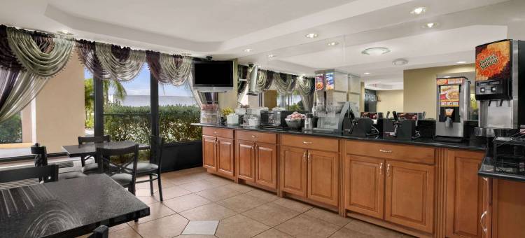 迈尔斯堡速8酒店(Super 8 by Wyndham Fort Myers)图片