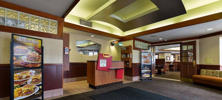 尼亚加拉瀑布豪生酒店(Howard Johnson Plaza by Wyndham by the Falls / Niagara Falls)图片