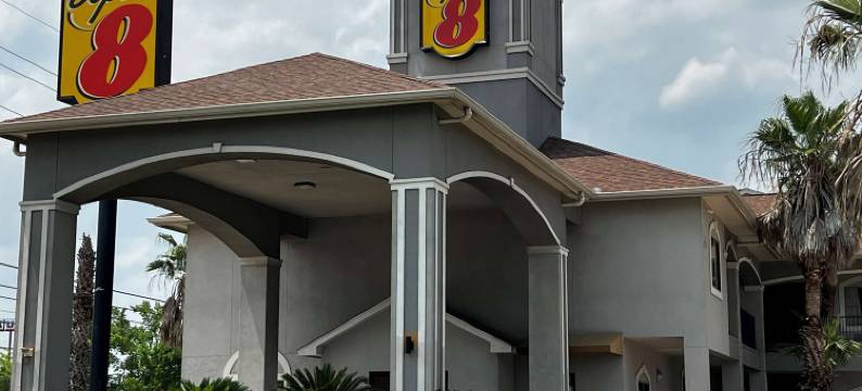 休斯顿北I-45速8酒店(Super 8 by Wyndham Houston North I-45)图片