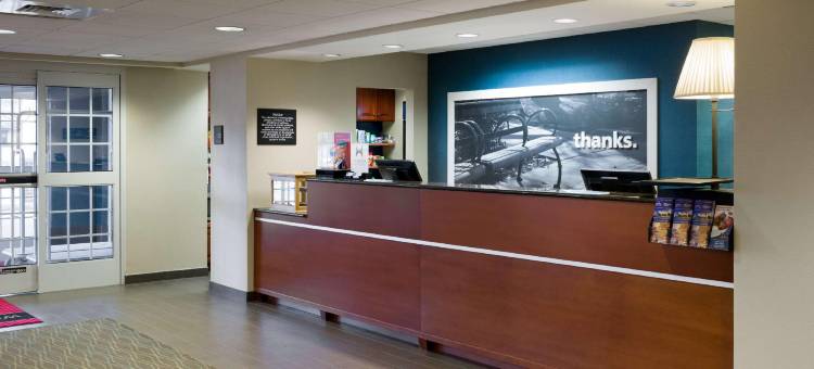 威廉斯堡广场州立学院欢朋酒店套房(Hampton Inn & Suites State College at Williamsburg Square)图片