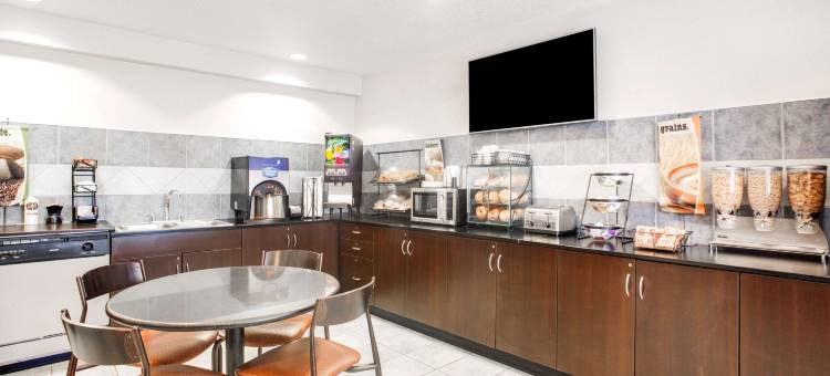 巴斯麦客达套房酒店(Microtel Inn & Suites by Wyndham Bath)图片