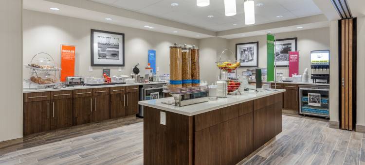 伯灵顿欢朋套房酒店(Hampton Inn & Suites Burlington)图片