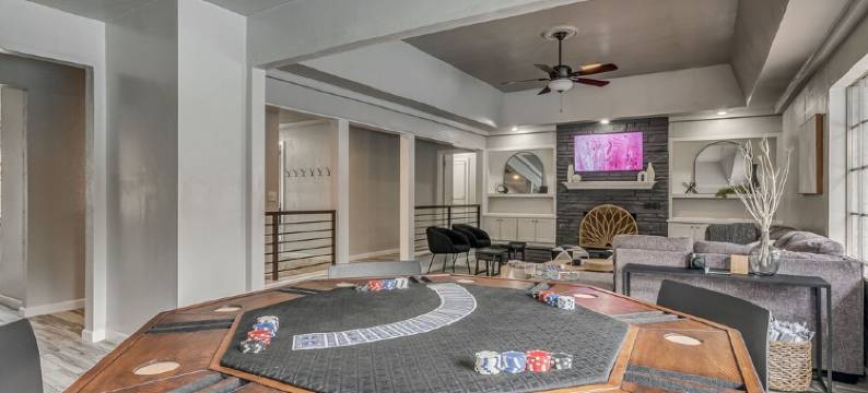 North OKC - Large, Modern Home with Pool and Game Room图片