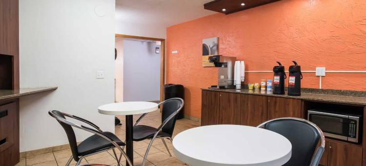 内珀维尔6号汽车旅馆(Motel 6 Naperville, IL)图片