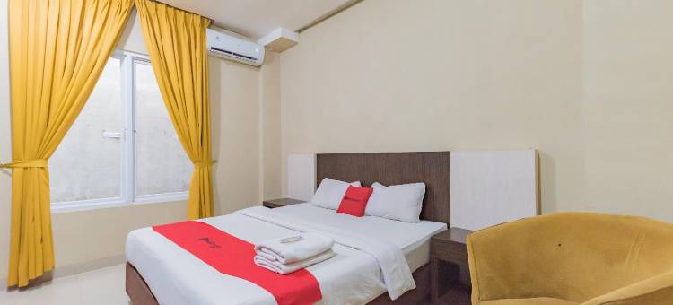 红多兹酒店-近帕萨尔帕吉(RedDoorz at la Mega Near Pasar Pagi Cirebon)图片