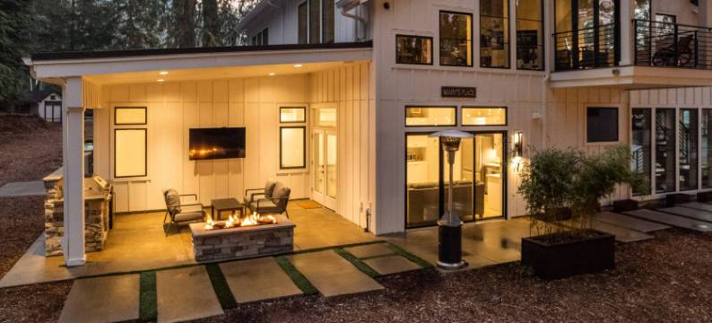 Enormous Covered Patio with Fire Table and Views - Stunning Retreat图片