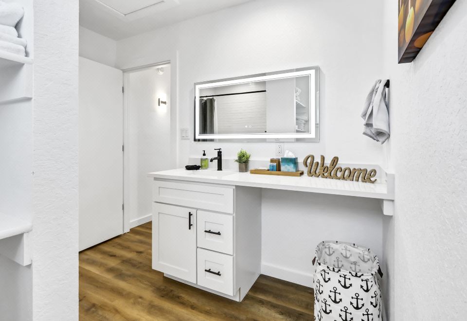 Canyon Lake Adventure Oasis - Modern and Cozy Escape Hotel Overview