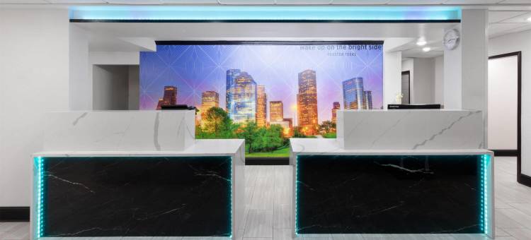 休斯顿布什IAH南拉昆塔温德姆套房酒店(La Quinta Inn & Suites by Wyndham Houston Bush IAH South)图片