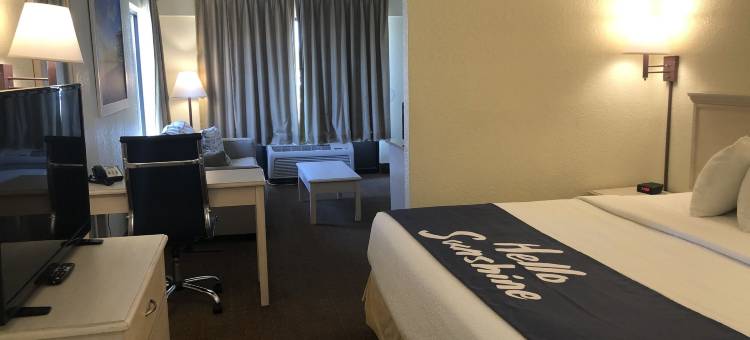 纳瓦拉 - 海滩/哈尔伯特附近温德姆戴斯套房酒店(Days Inn & Suites by Wyndham Navarre - Near Beaches/Hurlburt)图片