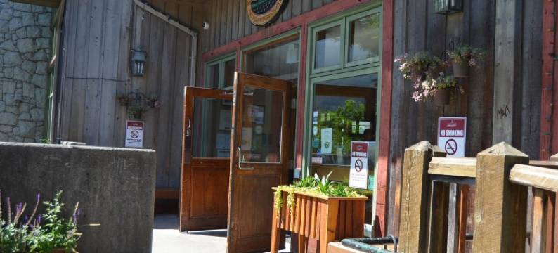 豪尔森德酒店/酿酒公司(Howe Sound Inn & Brewing Company)图片