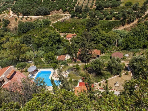 卡瑞斯产业公寓