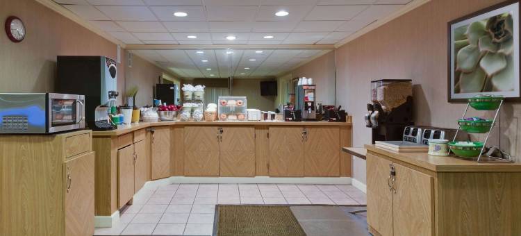 莱克兰东拉昆塔温德姆套房酒店(La Quinta Inn & Suites by Wyndham Lakeland East)图片