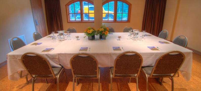 班夫驯鹿水疗小屋(Banff Caribou Lodge and Spa)图片