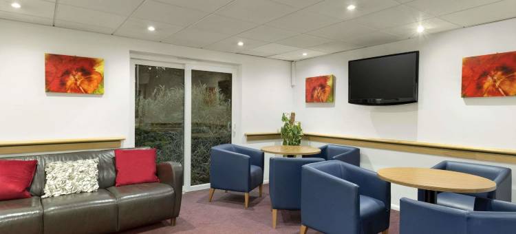 弗利特温德姆戴斯酒店(Days Inn by Wyndham Fleet M3)图片