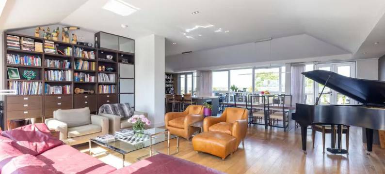 带露台的美丽顶层公寓(Joivy Beautiful Penthouse with Terrace & Jacuzzi)图片