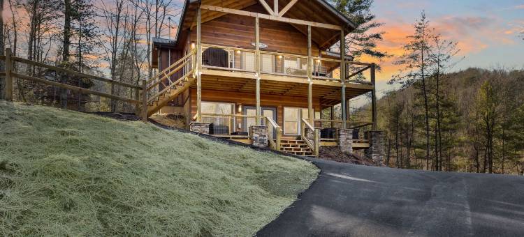 山坡藏身处3卧室小木屋由RedAwning提供(Hillside Hideaway 3 Bedroom Cabin by RedAwning)图片