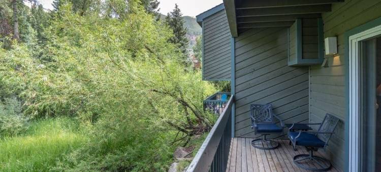 Riverside Dream! Quiet Spot w Deck, 5 Min Walk to Gondola & Main St, Condo图片