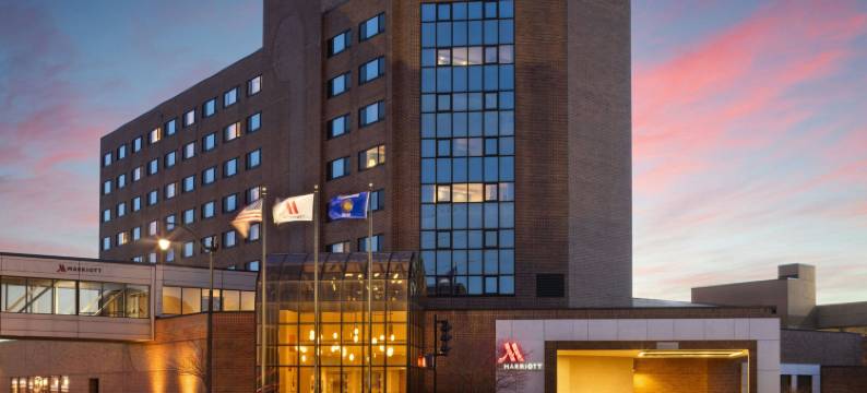 奥什科什万豪海滨酒店及会议中心(Oshkosh Marriott Waterfront Hotel & Convention Center)图片