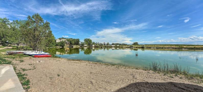 湖边乡村家园 w/ 滑水梯 & 蹦床！(Lakefront Country Home w/ Waterslide & Trampoline!)图片