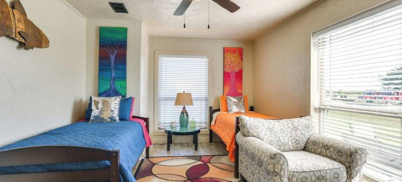 带有游泳池和马厩接入的牧场度假胜地！(Ranch Getaway with Pool and Horse Stall Access!)图片