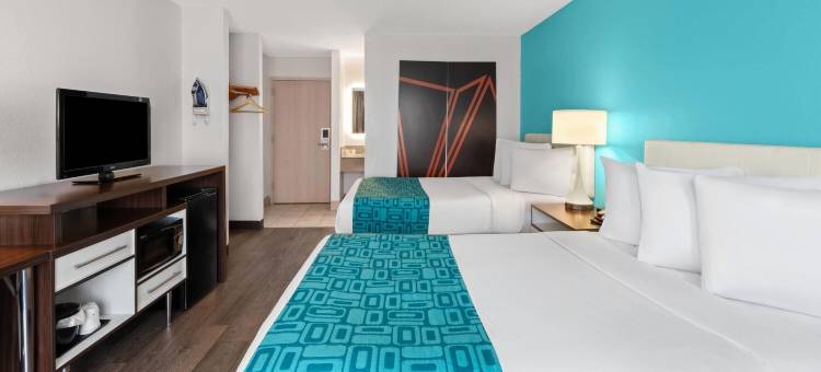 罗姆鲁斯底特律大都会机场豪生酒店(Howard Johnson by Wyndham Romulus Detroit Metro Airport)图片