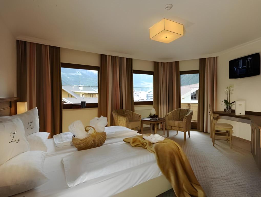Alpine Hideaway Zillertalerhof - 4 Sterne SuperiorOver view