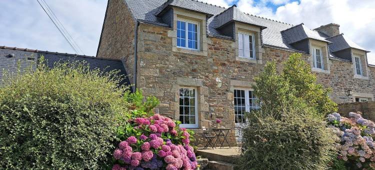Stone House in Brittany near the Sea图片