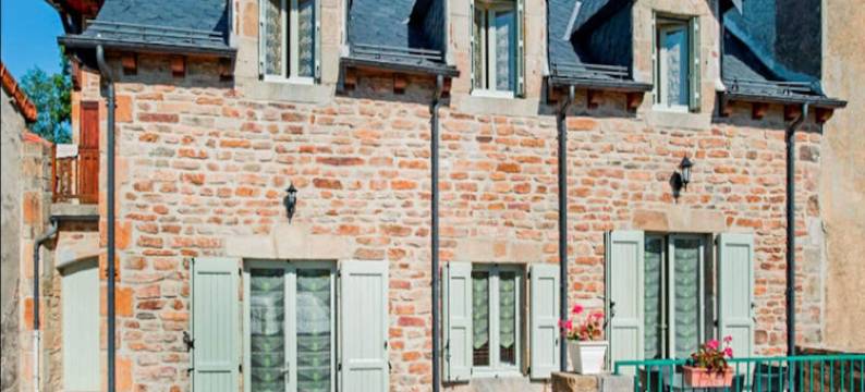 Stone House in France with Shared Pool图片