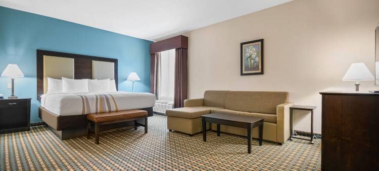 斯托宁顿神秘区拉昆塔温德姆套房酒店(La Quinta Inn & Suites by Wyndham Stonington-Mystic Area)图片