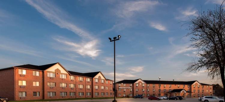 德梅因机场戴斯套房酒店(Days Inn & Suites by Wyndham des Moines Airport)图片
