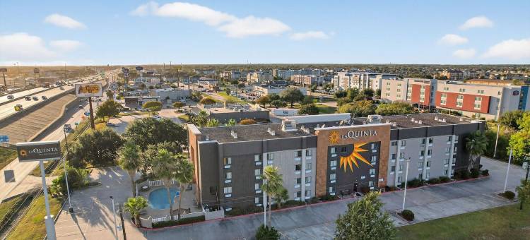 休斯顿贝敦东拉昆塔温德姆套房酒店(La Quinta Inn & Suites by Wyndham Houston Baytown East)图片