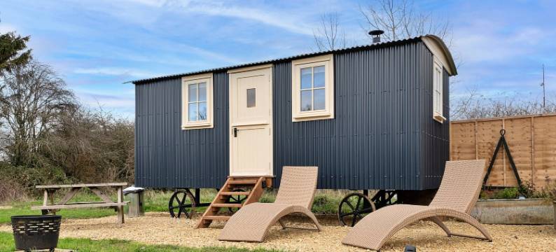 北安普敦郡靠近科茨沃尔德的豪华露营(Glamping in Northamptonshire Near Cotswolds)图片