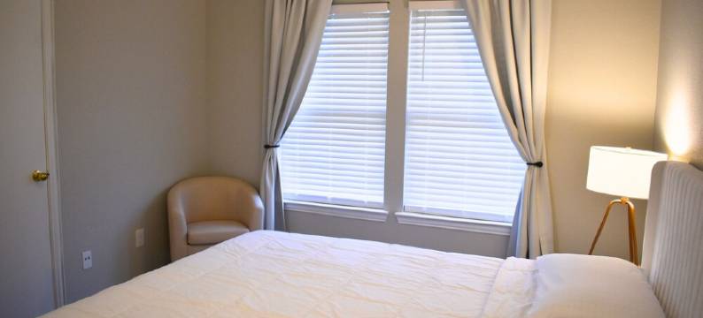 Modern 3 Bdr home! Near everything!图片