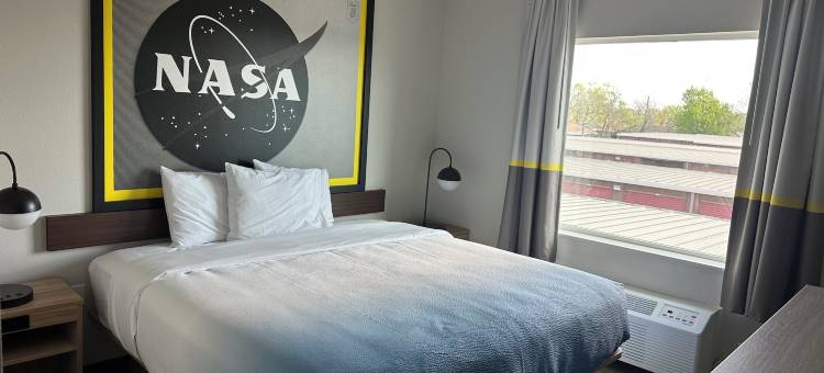 Super 8 by Wyndham Baytown图片