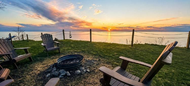 Spacious 5-bedroom A-Frame in South Haven with view of Lake Michigan图片