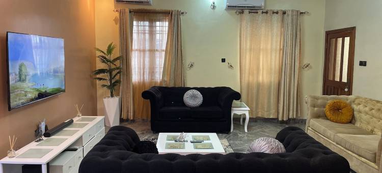 豪华的四卧室公寓，带停车位，位于马戈多庄园(Luxury 4 BR Apt w Parking, Hot tub, Magodo Estate)图片