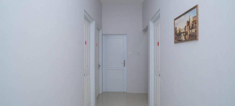 妮娜 RedPartner 森图尔文化公园酒店(Nina House Near Taman Budaya Sentul RedPartner)图片