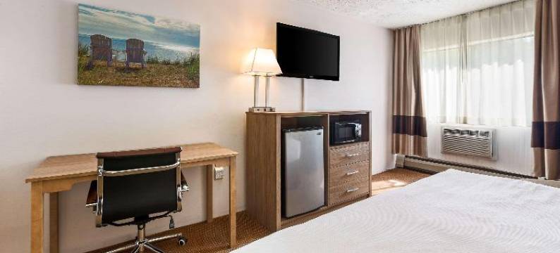 佩托斯基-哈伯斯普林斯凯艺酒店(Quality Inn Petoskey-Harbor Springs)图片