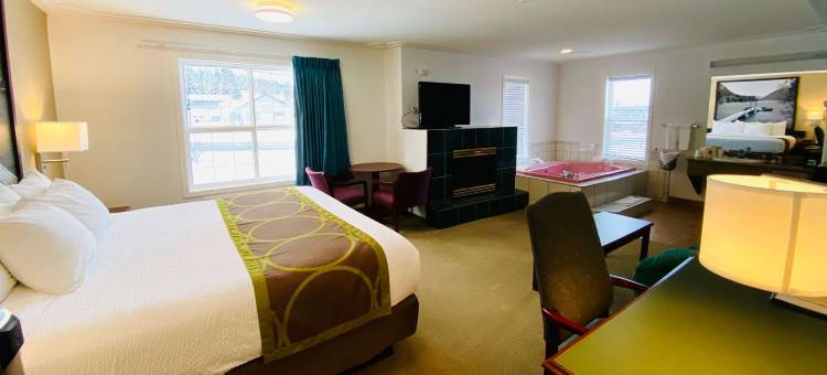 一百哩速8酒店(Super 8 by Wyndham 100 Mile House)图片