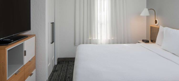 福尔斯彻奇索尼斯塔简单套房酒店(Sonesta Simply Suites Falls Church)图片