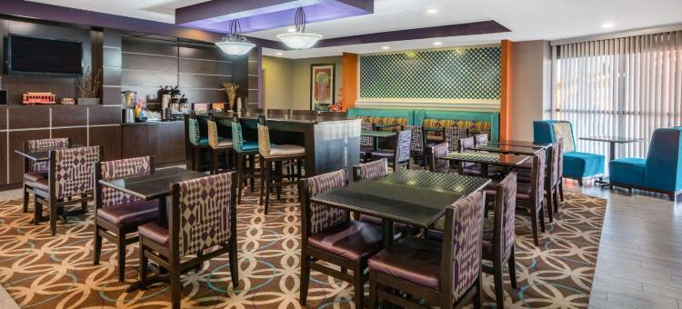 格雷斯兰孟菲斯机场拉昆塔温德姆套房酒店(La Quinta Inn & Suites by Wyndham Memphis Airport Graceland)图片