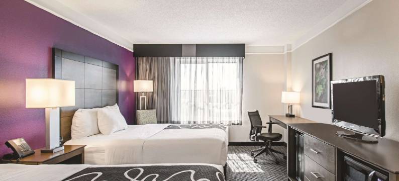 辛辛那提沙伦维尔拉昆塔温德姆套房酒店(La Quinta Inn & Suites by Wyndham Cincinnati Sharonville)图片